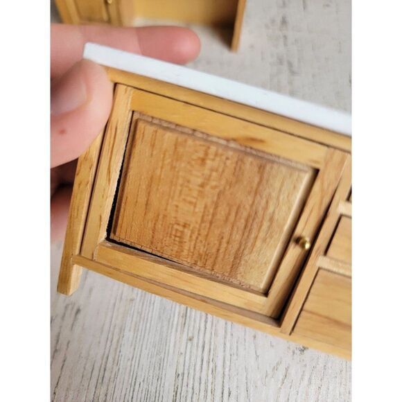 Miniature dollhouse dresser cabinet sets hat accessories - Picture 6 of 10